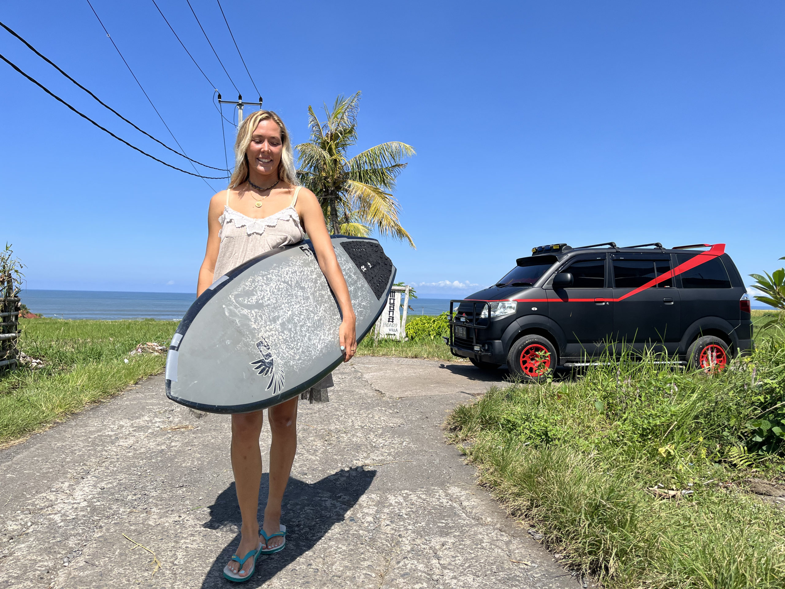 lean to surf in the beach of bali